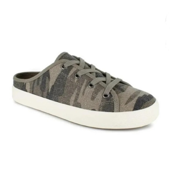 Splendid Footwear CAMO Slip On Sneakers Green Camo Print Lace Up Closure NWT - Picture 2 of 6